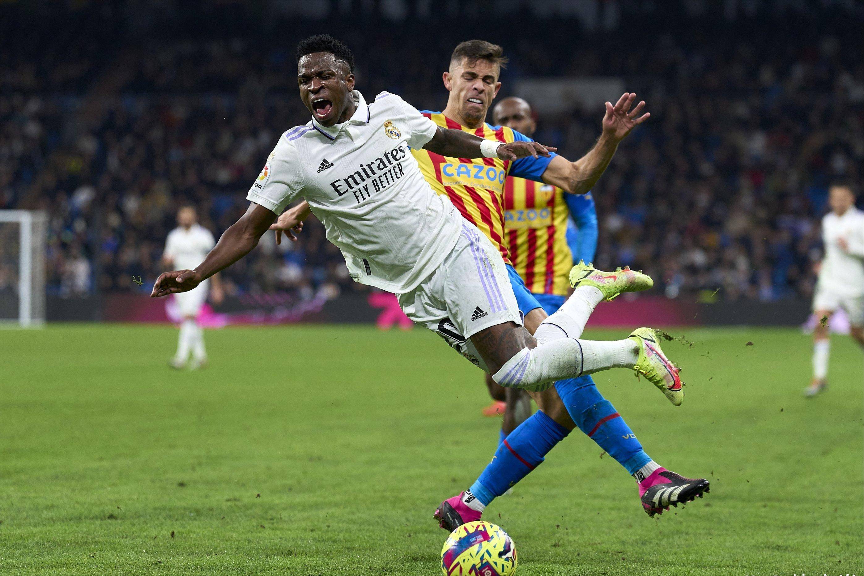 开云体育下载-底特律活塞迎欧冠关键赛；今晚再遭质疑；气氛紧张；年轻球员得到机会