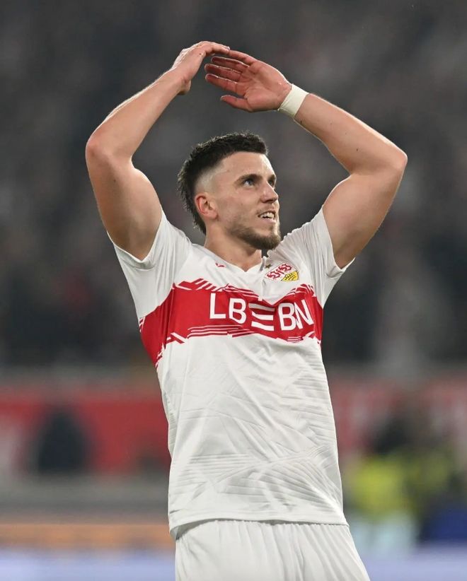 开云体育-转折点！法兰克福主帅复盘，西甲今夜攻防权衡，压力陡增，临场指挥获称赞(德甲联赛盘路特点和投注策略第十五章解析)